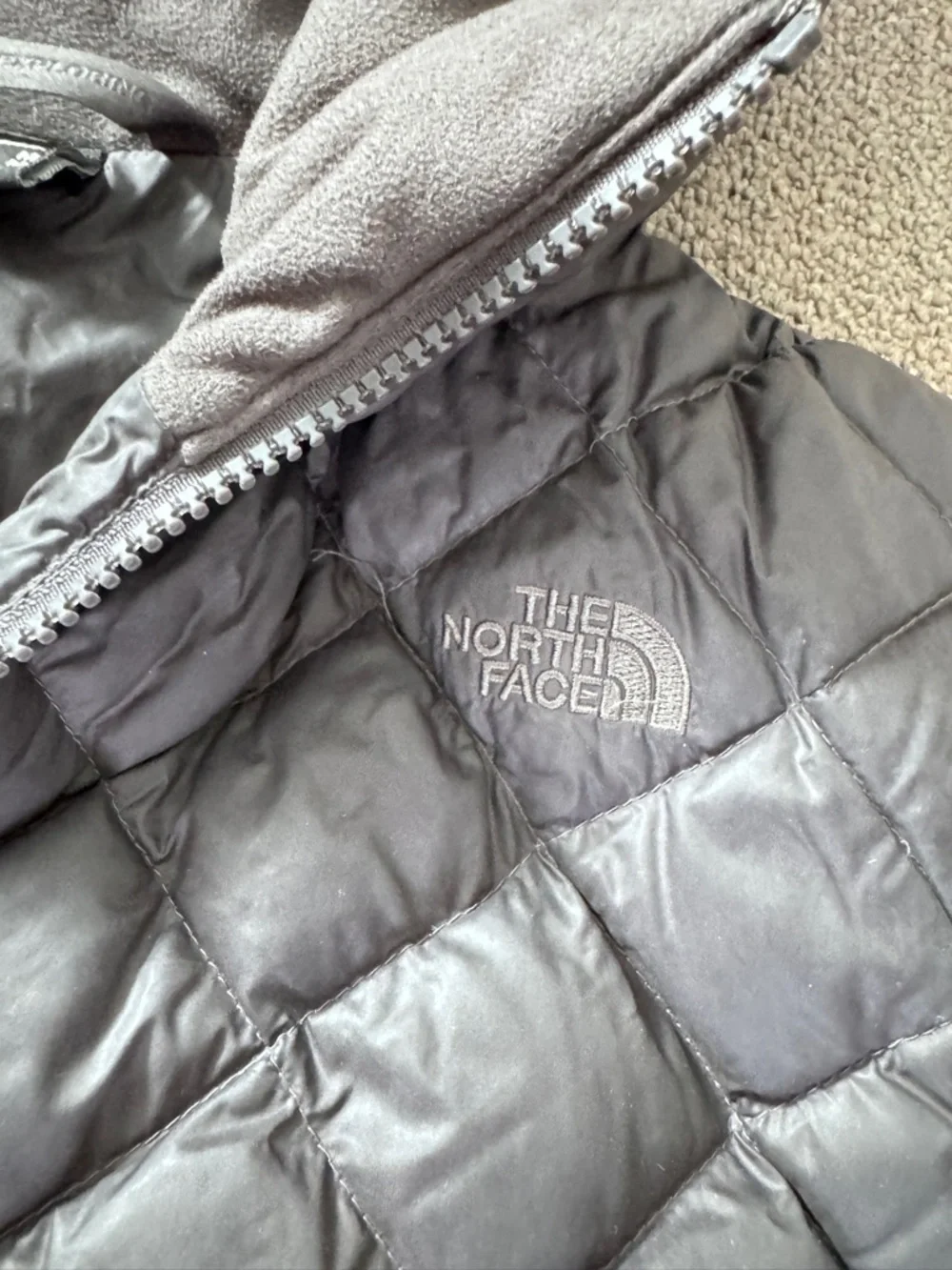 The North Face Women's Gray Quilted Hooded Puffer Coat - Picture 2 of 7